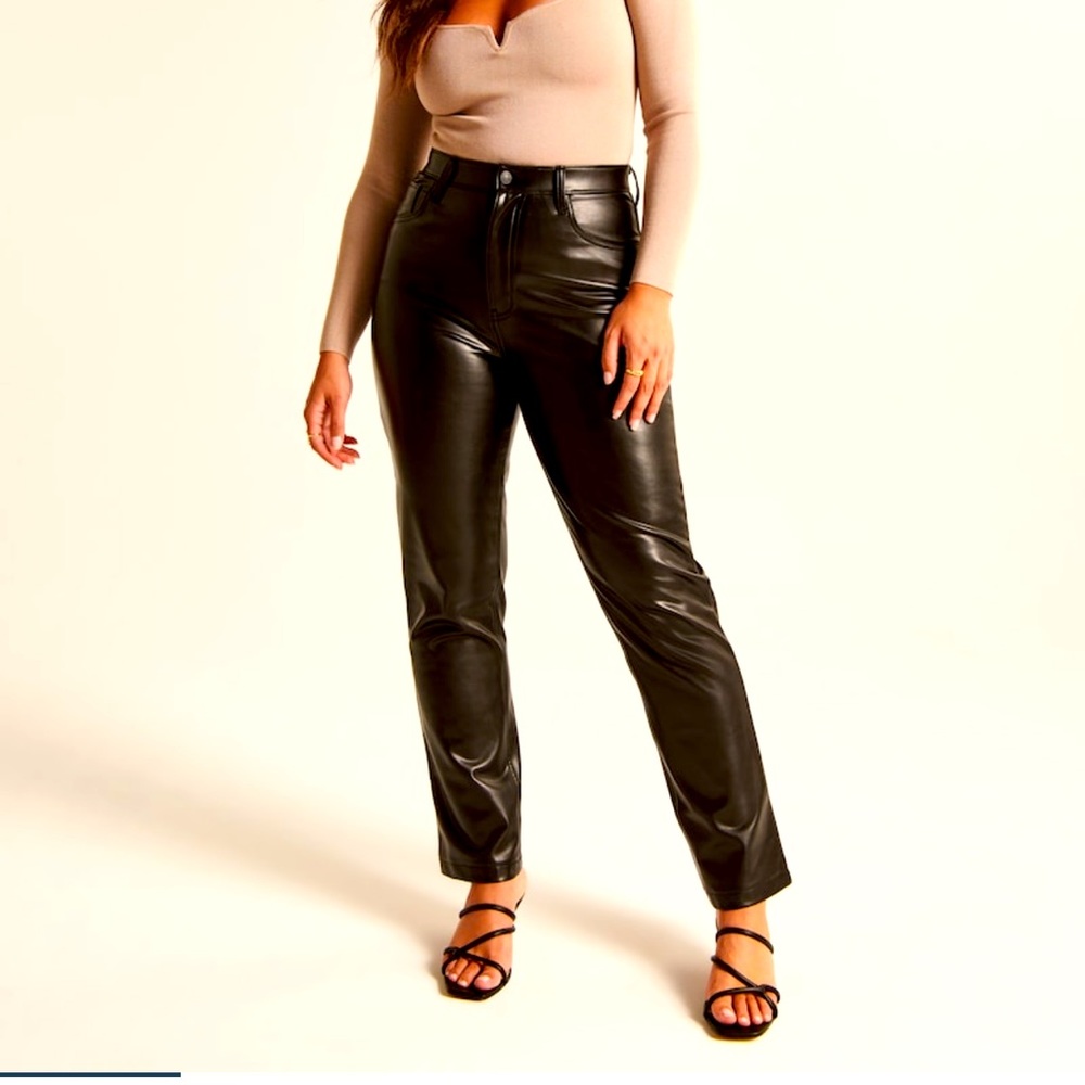 Abercrombie curve love vegan leather 90s Straight pants. Size 29 Regular.